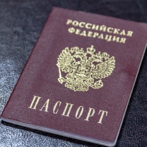 Путин продлил действие просроченных прав и паспортов