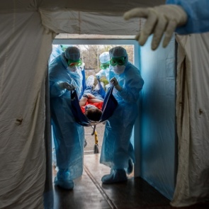 Рекомендации меняются каждую неделю: чем лечат коронавирус в России сегодня