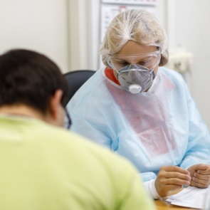 В России 5642 новых заражения коронавирусом. Заболевших уже больше 52 тысяч