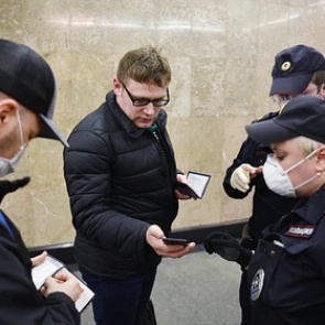 Право московских полицейских штрафовать по региональному закону объяснили