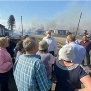 В Кемеровской области природные пожары перекинулись на четыре деревни. Сгорели 40 домов