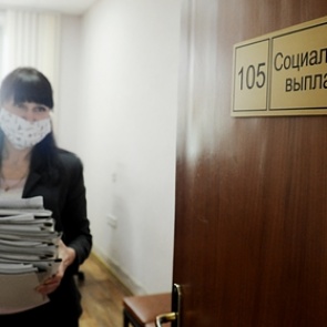 Россиянам предсказали многократный рост безработицы из-за выросших пособий