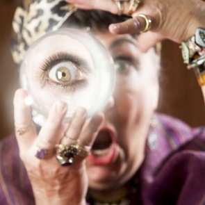 Ачинская пенсионерка поверила рекламе целителя из телевизора и стала жертвой мошенников