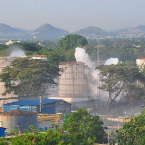 Утечка газа на заводе LG в Индии привела к человеческим жертвам