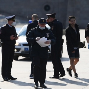 Россиянам посоветовали носить с собой документы на жилье во время самоизоляции