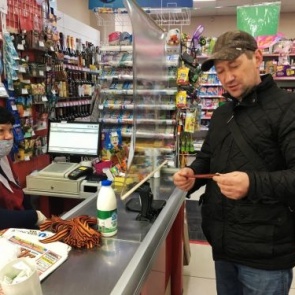 Около 2 тысяч Георгиевских лент раздали ачинцам в преддверии Дня Победы