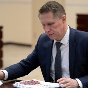 Министр здравоохранения РФ сообщил, что в России идет подъем заболеваемости из-за коронавируса