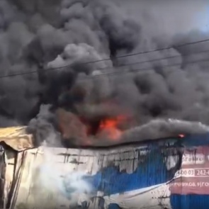 «Пожар высокого ранга»: на Пограничников горит огромный продуктовый склад