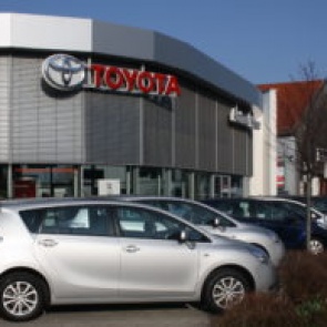 Американские автодилеры вывозят автомобили в море