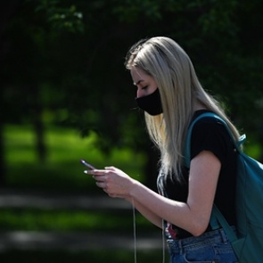 В России оценили риск заражения коронавирусом на улице