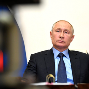 Путин потребовал за день заплатить всем медикам за борьбу с коронавирусом