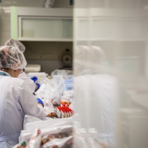 Еще 9709 человек заразились коронавирусом в России за сутки, 94 скончались