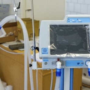 В России продавали аппараты ИВЛ из 90-х по 700 тысяч рублей за штуку