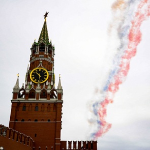 В Кремле обсудили проведение парада и голосования по Конституции в один день