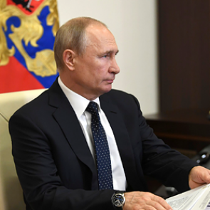 Путин раскритиковал правительство из-за непонятных критериев для выплат врачам 16