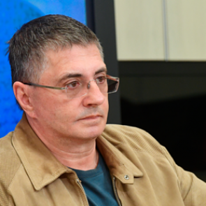 Доктор Мясников развеял миф о ношении медицинских масок