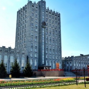 Владельцам салонов красоты и парикмахерских необходимо до 24 мая предоставить в администрацию Ачинска сведения о готовности соблюдения превентивных мер