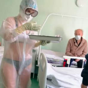 Коллега объяснил появление медсестры в бикини в российской больнице