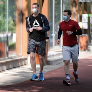 Роспотребнадзор допустил начало снятия ограничений по коронавирусу в 44 регионах