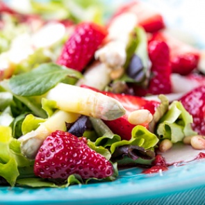 Названа главная причина набора веса во время самоизоляции