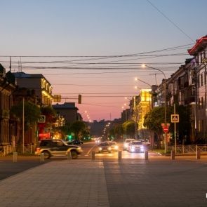 Водитель «Субару» сбил подростка на тротуаре и скрылся