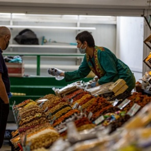 Врач рассказала, чем опасны орехи на рынках