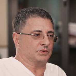 Мясников назвал причины ослабления коронавируса