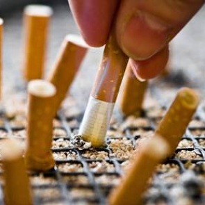 Российских курильщиков захотели бесплатно лечить от зависимости