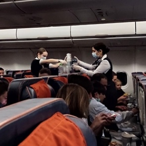 Требование об антивирусной рассадке пассажиров к авиакомпаниям отменили