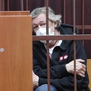 Стало известно о возможной попытке суицида Ефремова до аварии