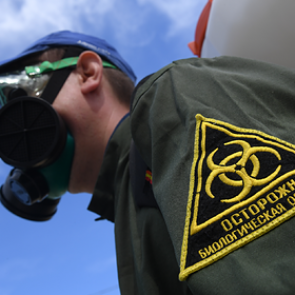 Россиянам назвали способы защититься от активизировавшихся клещей