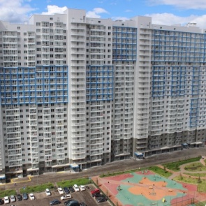 На голосование по Конституции заманивают «однушками» в «Тихих зорях»