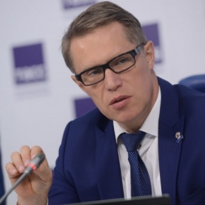 Минздрав: ограничения по коронавирусу снимут в следующем году