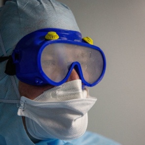 В России от COVID-19 скончались 489 медиков. Это самая высокая смертность в мире