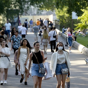 Россияне оценили снятие введенных из-за коронавируса ограничений