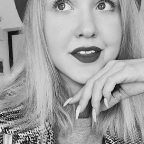 Ставшая миллионершей в 15 лет российская блогерша погибла на Бали в 18