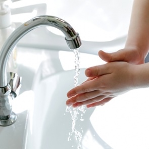 Роспотребнадзор назвал способы защитить детей от коронавируса