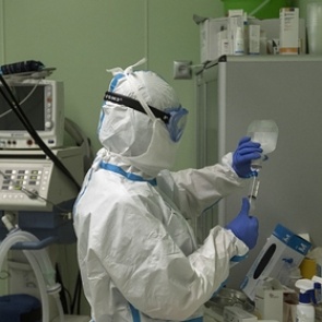 Названа причина долгого угасания эпидемии коронавируса