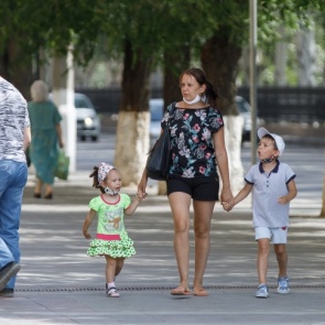 Семьи с детьми получат еще по 10 тысяч рублей из-за коронавируса