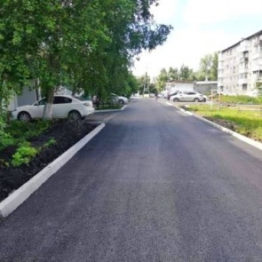 В Ачинске продолжается благоустройство дворовых территорий