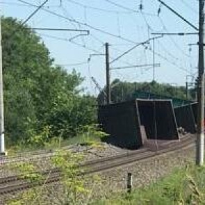 В российском регионе перевернулись 22 грузовых вагона