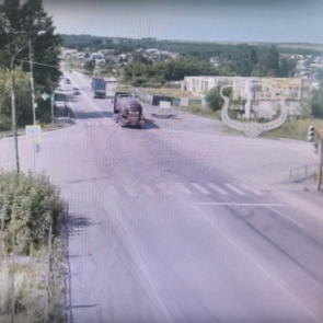 Сотрудники ГИБДД в Ачинске выясняют обстоятельства ДТП на перекрестке дорог с участием юного пешехода