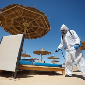 Роспотребнадзор дал советы по питанию выезжающим за границу россиянам