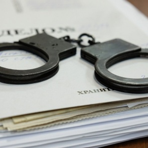 Экс-директора аграрного университета в Ачинске уличили в выписывании премий самой себе