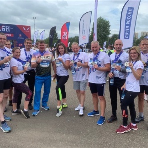 Мэр и красноярцы приняли участие в полумарафоне «ЗаБег». Все были в масках