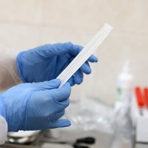 Возвращение россиян с курортов назвали возможной причиной второй волны COVID-19