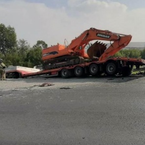 Многотонная фура превратила в груду железа легковушку на трассе под Ачинском