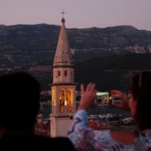 Россияне бросились искать авиабилеты в Черногорию после открытия границ