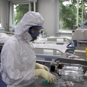 Вирусолог назвал сроки начала второй волны коронавируса в России