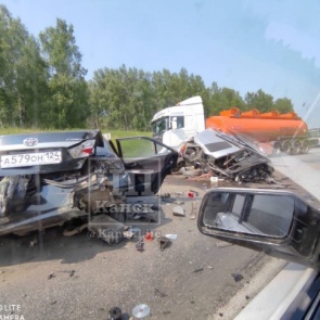 На трассе под Канском разорвало две легковушки: в аварии погибли 4 человека, еще трое пострадали
